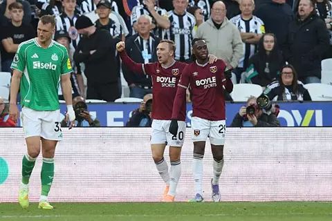 الفوز الأول مع نونو سانتو.. وست هام يقلب الطاولة على نيوكاسل في الدوري الإنجليزي